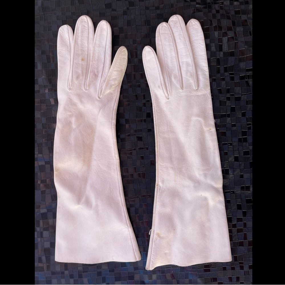 Vintage Elegant White/ Ivory Leather Opera Gloves